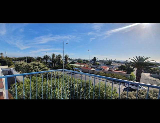 2 BEDROOM APARTMENT TO LET IN MELKBOSSTRAND CENTRAL